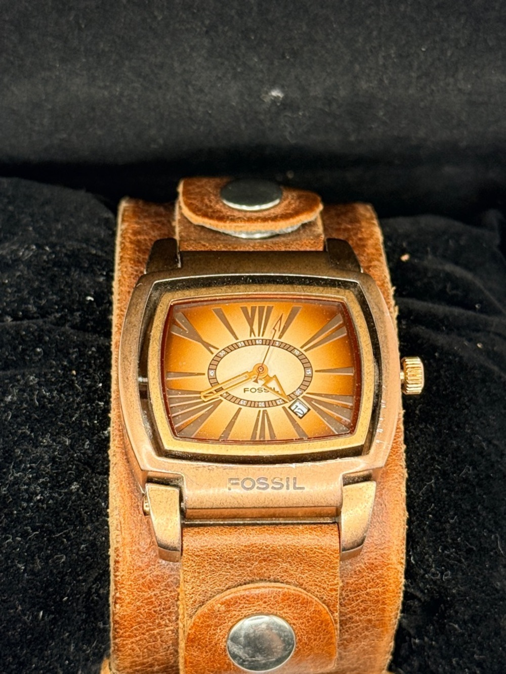 Working! Fossil JR-9321 Vintage Skull Crossbones Leather Cuff Watch